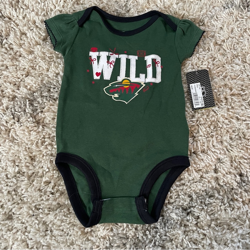 NHL Minnesota Wild Green and Black Onesie‎